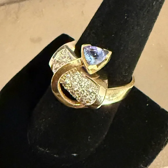 Tanzanite and diamond ring